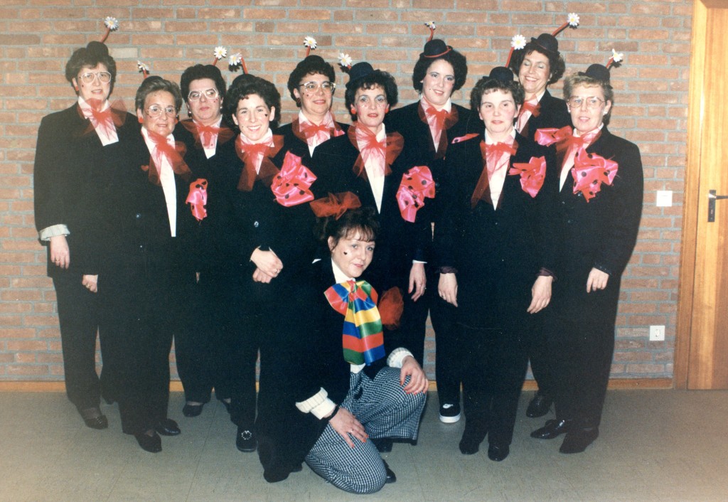 Wehe wenn Sie losgelassen werden: Der erste Lohner Damenelferrat 1991 bestehend aus folgenden Damen: Liesel Thelen, Rita Weidenfeld, Heidi Kahlen, Liesel Sewelies, Petra Siegers, Margarethe Derksen, Linda Dickmeis, Renate Meurer, Marga Naeven, Renate Naeven (hinten v. l.) und Präsidentin Liesel Krahe (vorne kniend).