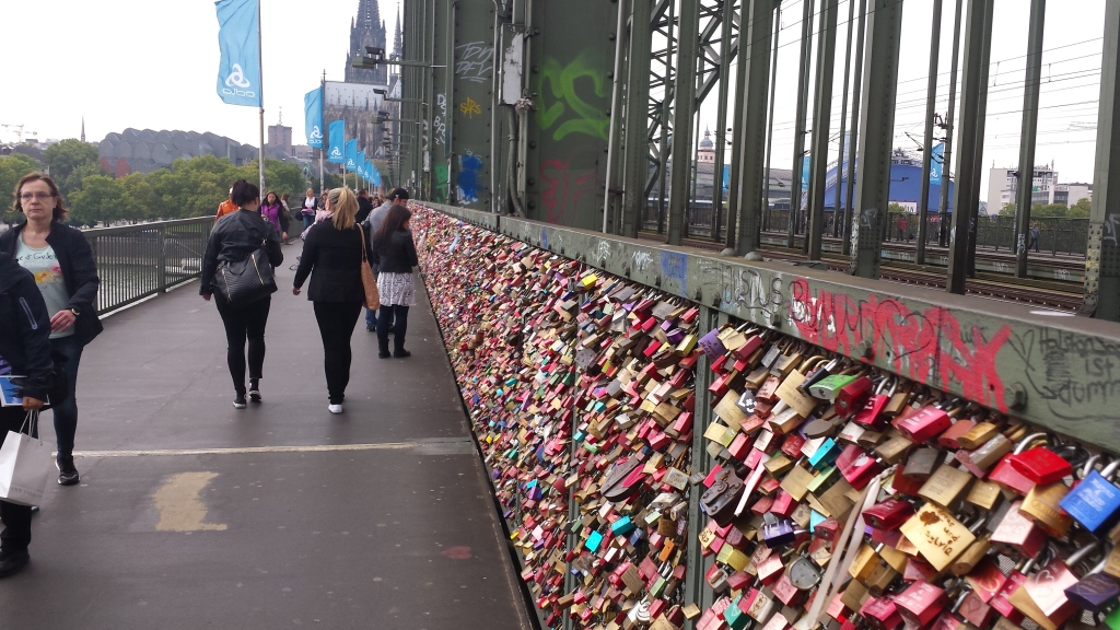 Schlösser an der Hohenzollernbrücke